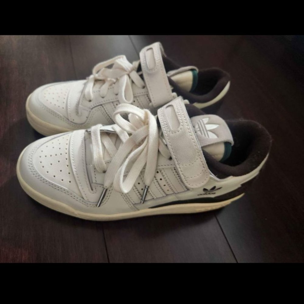 Adidas forum low shoes